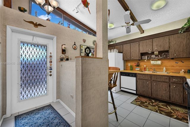 330 Briarwood Cir 3-19, Hollywood, FL 33024