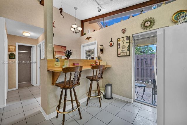 330 Briarwood Cir 3-19, Hollywood, FL 33024