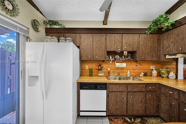 330 Briarwood Cir 3-19, Hollywood, FL 33024