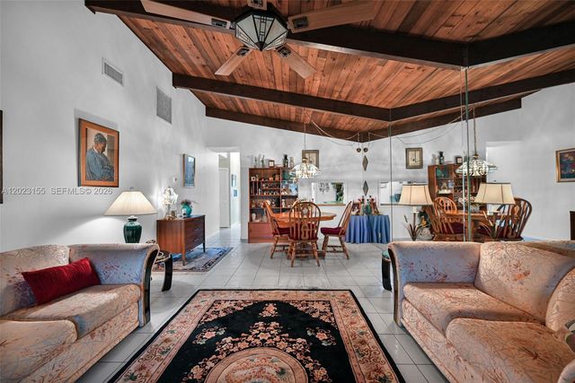330 Briarwood Cir 3-19, Hollywood, FL 33024