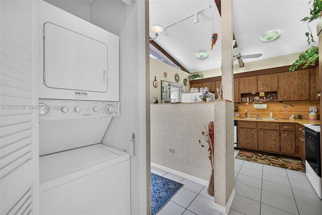 330 Briarwood Cir 3-19, Hollywood, FL 33024