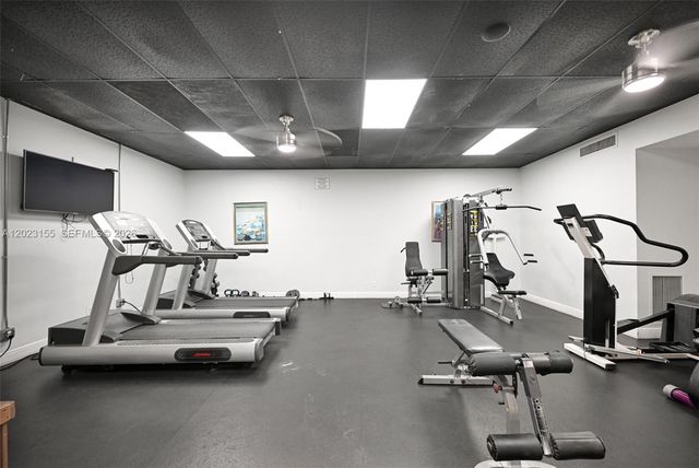 330 Briarwood Cir 3-19, Hollywood, FL 33024