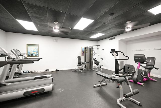 330 Briarwood Cir 3-19, Hollywood, FL 33024