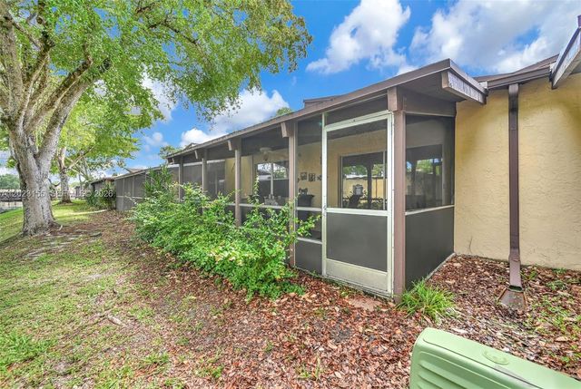 330 Briarwood Cir 3-19, Hollywood, FL 33024