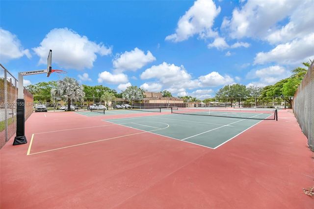 330 Briarwood Cir 3-19, Hollywood, FL 33024