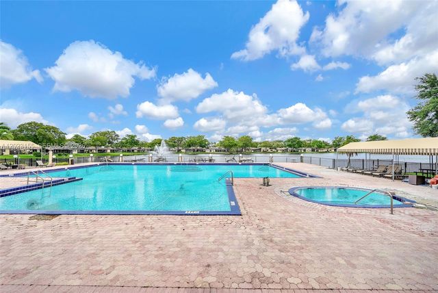 330 Briarwood Cir 3-19, Hollywood, FL 33024