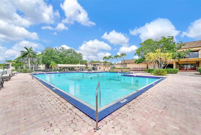 330 Briarwood Cir 3-19, Hollywood, FL 33024
