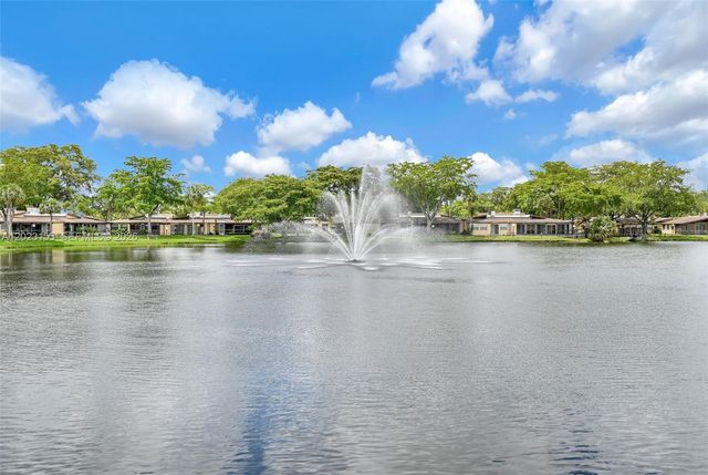 330 Briarwood Cir 3-19, Hollywood, FL 33024