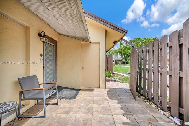 330 Briarwood Cir 3-19, Hollywood, FL 33024