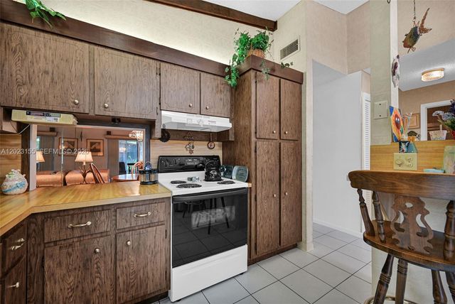 330 Briarwood Cir 3-19, Hollywood, FL 33024
