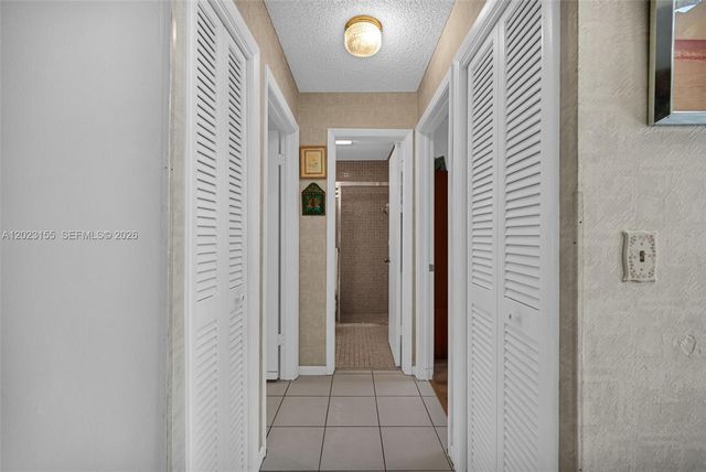 330 Briarwood Cir 3-19, Hollywood, FL 33024