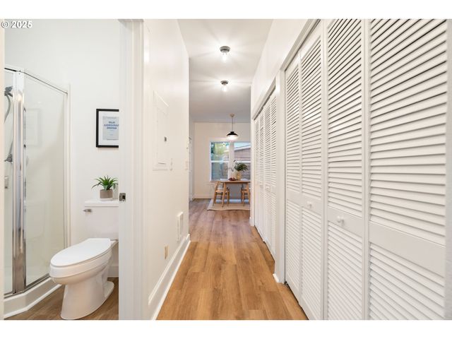 618 Ne KILLINGSWORTH Ct, Portland, OR 97211