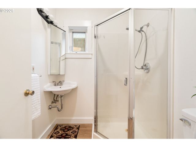 618 Ne KILLINGSWORTH Ct, Portland, OR 97211