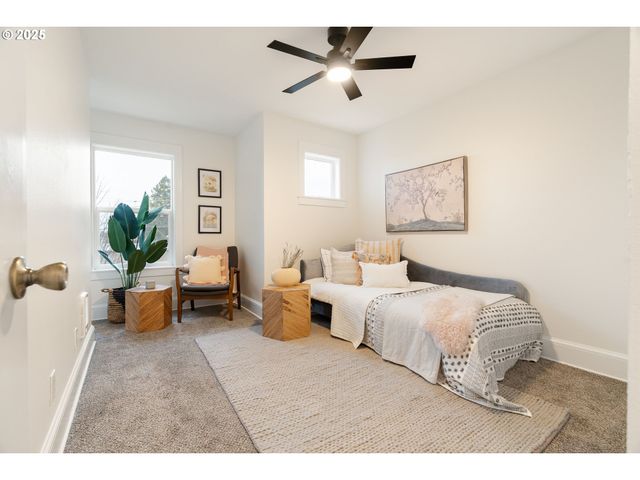 618 Ne KILLINGSWORTH Ct, Portland, OR 97211