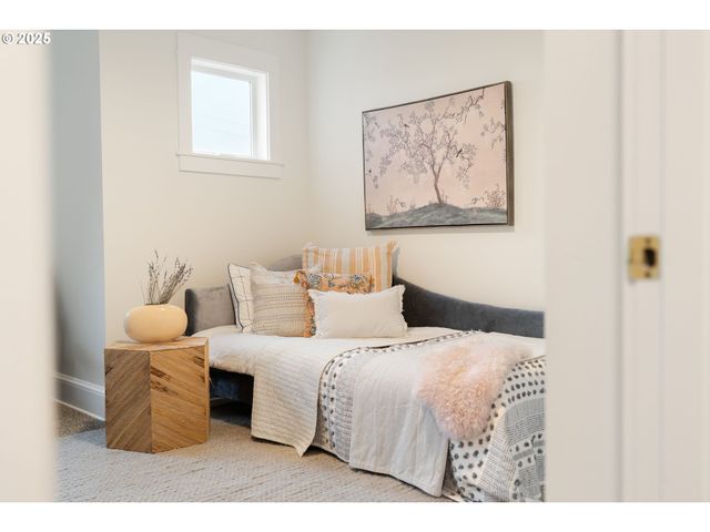 618 Ne KILLINGSWORTH Ct, Portland, OR 97211