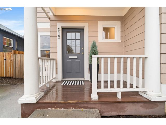 618 Ne KILLINGSWORTH Ct, Portland, OR 97211