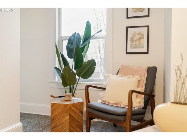 618 Ne KILLINGSWORTH Ct, Portland, OR 97211