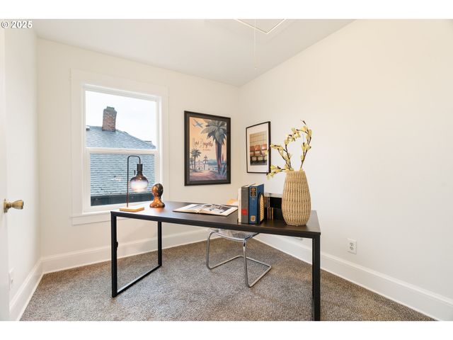 618 Ne KILLINGSWORTH Ct, Portland, OR 97211