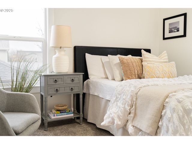 618 Ne KILLINGSWORTH Ct, Portland, OR 97211