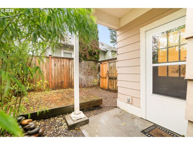 618 Ne KILLINGSWORTH Ct, Portland, OR 97211