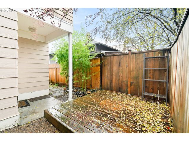 618 Ne KILLINGSWORTH Ct, Portland, OR 97211