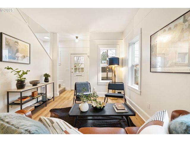 618 Ne KILLINGSWORTH Ct, Portland, OR 97211