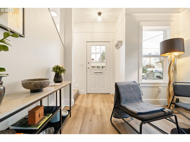 618 Ne KILLINGSWORTH Ct, Portland, OR 97211