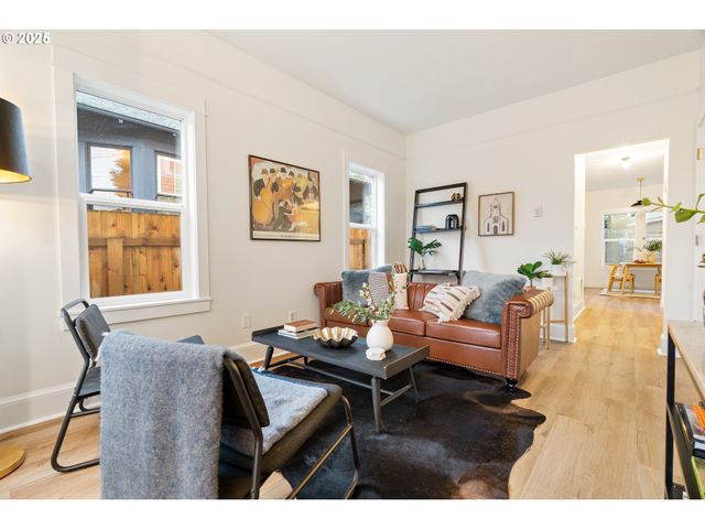 618 Ne KILLINGSWORTH Ct, Portland, OR 97211