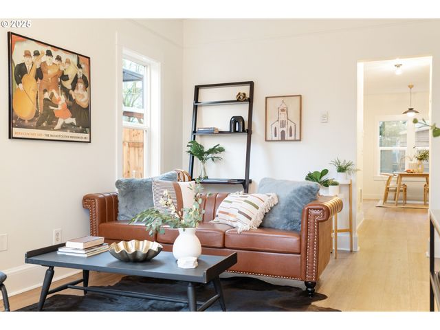 618 Ne KILLINGSWORTH Ct, Portland, OR 97211