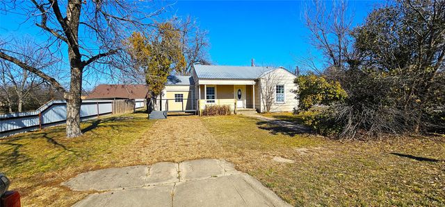 317 E 10th Street, Coleman, TX 76834