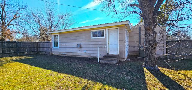 317 E 10th Street, Coleman, TX 76834