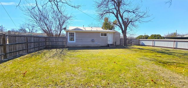 317 E 10th Street, Coleman, TX 76834