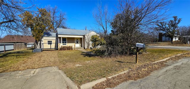 317 E 10th Street, Coleman, TX 76834