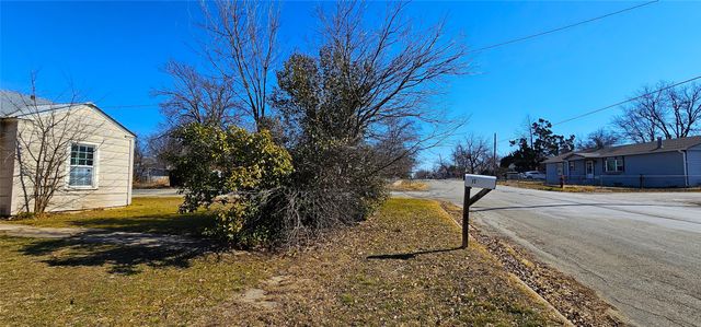 317 E 10th Street, Coleman, TX 76834