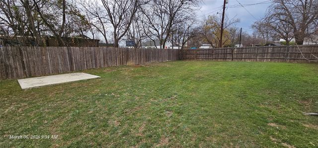 317 E 10th Street, Coleman, TX 76834