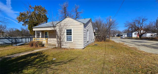 317 E 10th Street, Coleman, TX 76834