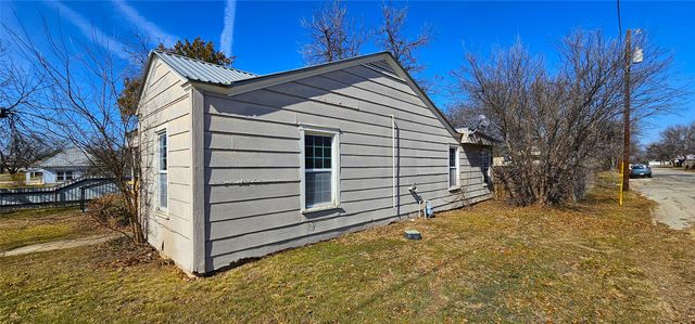 317 E 10th Street, Coleman, TX 76834