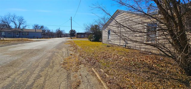 317 E 10th Street, Coleman, TX 76834