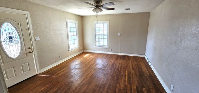 317 E 10th Street, Coleman, TX 76834