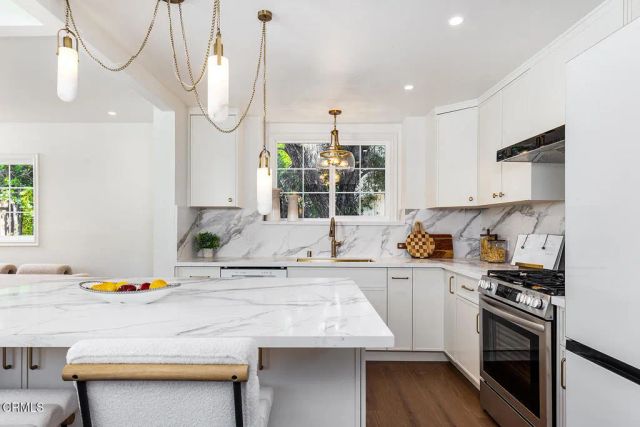 2345 Orange Cove Avenue, La Crescenta, CA 91214