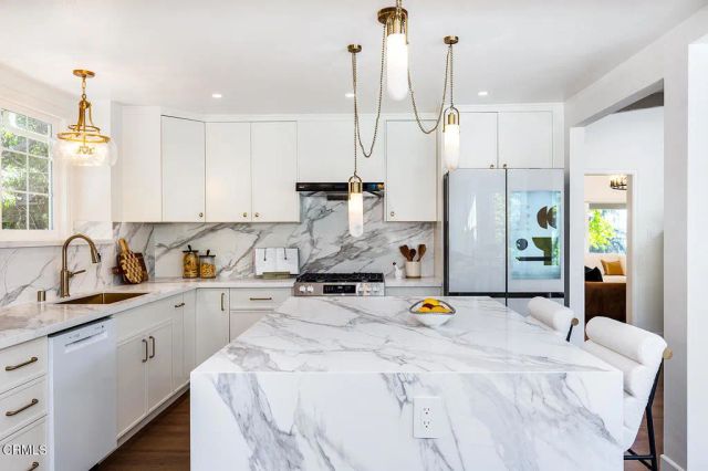 2345 Orange Cove Avenue, La Crescenta, CA 91214