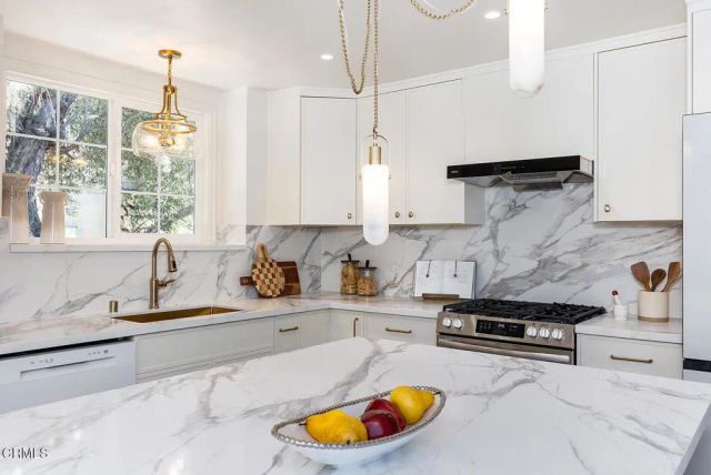 2345 Orange Cove Avenue, La Crescenta, CA 91214