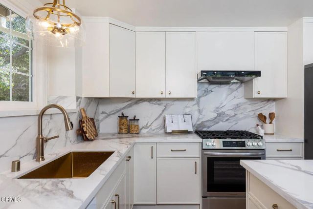 2345 Orange Cove Avenue, La Crescenta, CA 91214