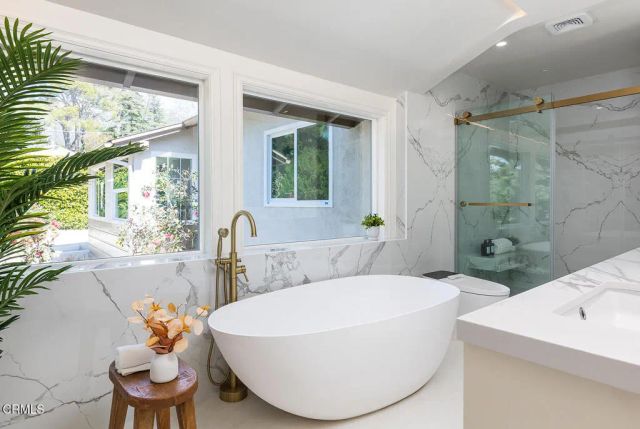 2345 Orange Cove Avenue, La Crescenta, CA 91214