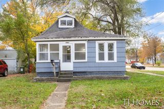 1061 E Forest Avenue, Muskegon, MI 49442