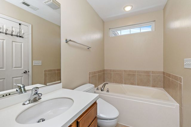 562 Gunnison Court, Gilberts, IL 60136