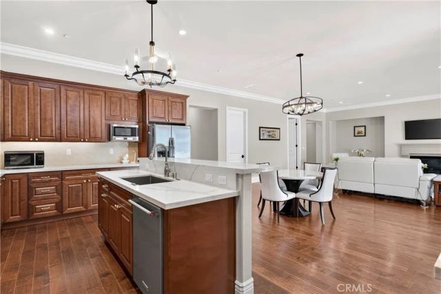 1469 E Foothill Blvd, Glendora, CA 91741