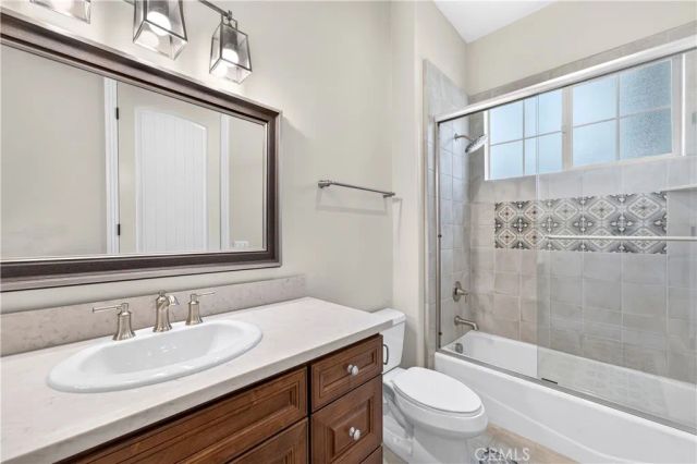 1469 E Foothill Blvd, Glendora, CA 91741