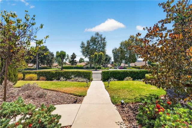 1469 E Foothill Blvd, Glendora, CA 91741