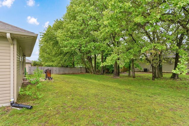 501 Bradford Pear, Clever, MO 65631